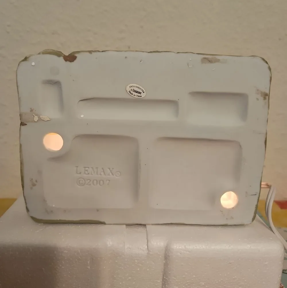 Lemax Countryside Veterinary Lighted Building